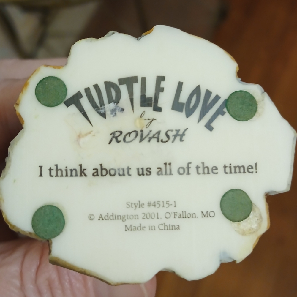 Turtle Love by Rovash Figurine - Picture 7 of 7